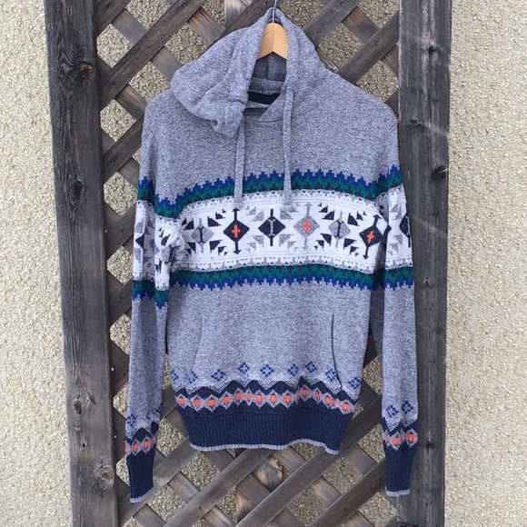 American Eagle Outfitters Tops - American Eagle lovely print & gray hoodie w/pocket